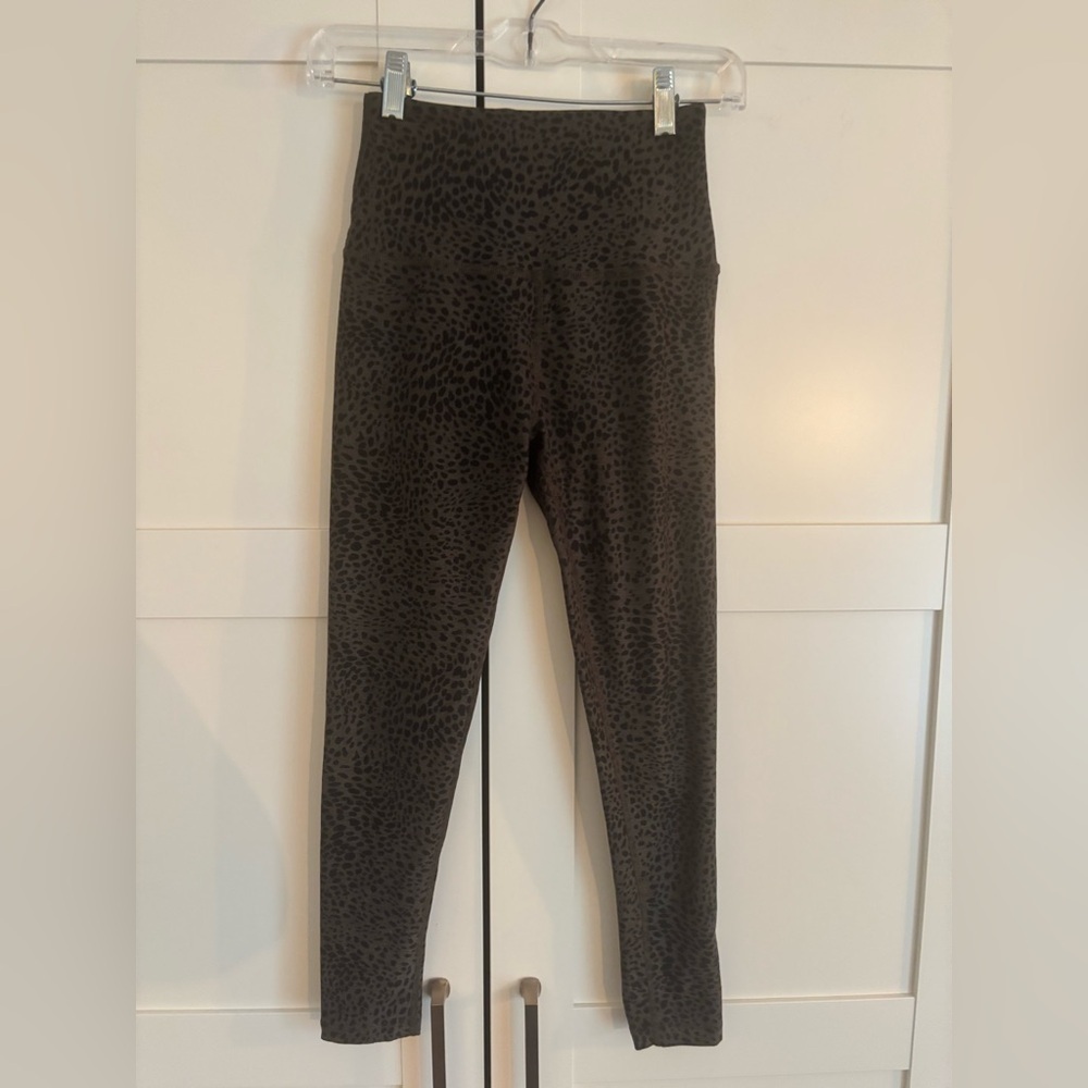 Beyond Yoga Eden Green Cheetah Leggings Size Small